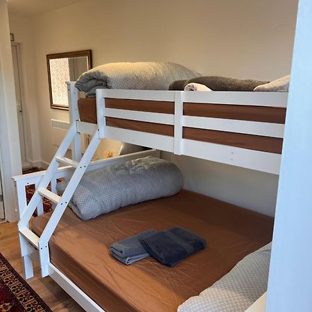 1 Bedroom & Bathroom Dorney Exterior photo